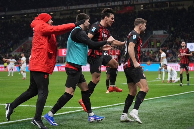 Allegri Tegaskan Target Milan