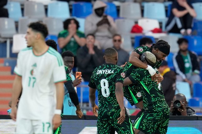 Masih Coba Nego Pemain Nigeria, Victor Osimhen, merayakan gol bersama rekan-rekannya pada laga perempat final AFCON/Piala Afrika antara Aljazair vs Nigeria di Marrakech, Maroko, 10 Januari 2026 (c) AP Photo/Themba Hadebe
