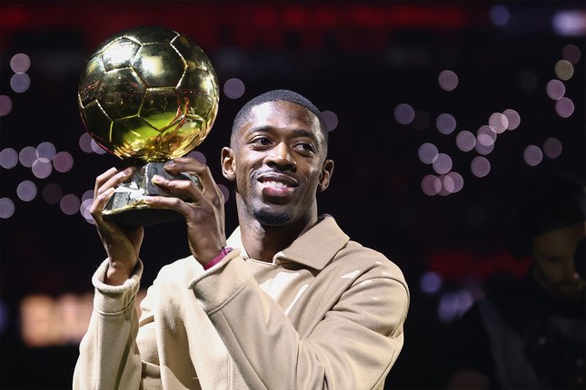 Nasib Ousmane Dembele Bintang PSG, Ousmane Dembele dengan trofi Ballon dOr pada 27 September 2025 lalu. (c) Franck Fife, Pool via AP
