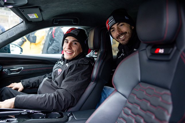 Pembalap Ducati Lenovo Team, Pecco Bagnaia dan Marc Marquez (c) Ducati Corse