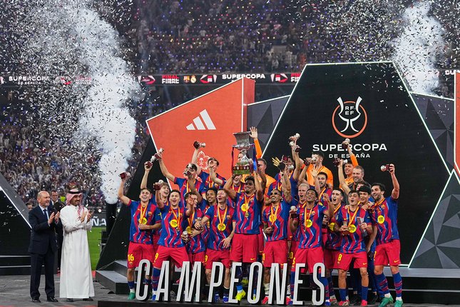Raphinha Jadi Pembeda, Barcelona Bertahan dengan 10 Pemain