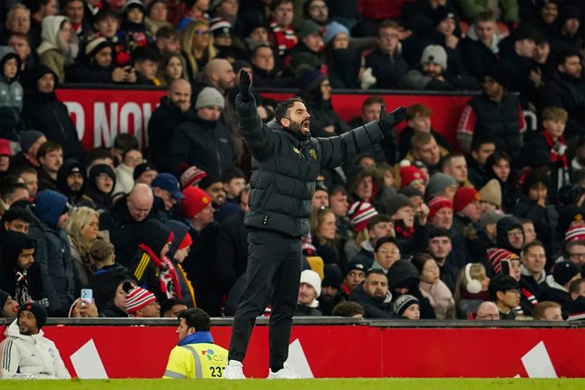Pelatih Manchester United, Ruben Amorim bereaksi dari pinggir lapangan pada laga Liga Inggris melawan Wolves, 31 Desember 2025 lalu. (c) AP Photo/Dave Thompson