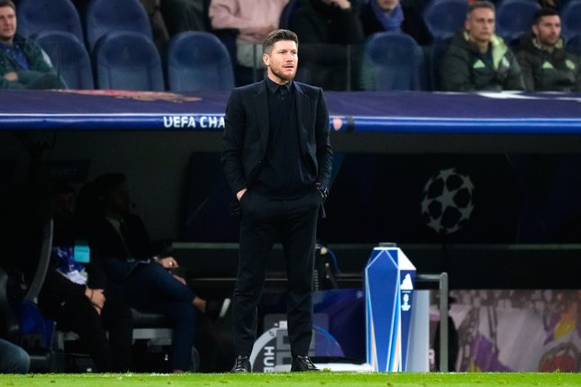 Tuan Rumah dalam Tekanan Berat Tuan Rumah dalam Tekanan Berat