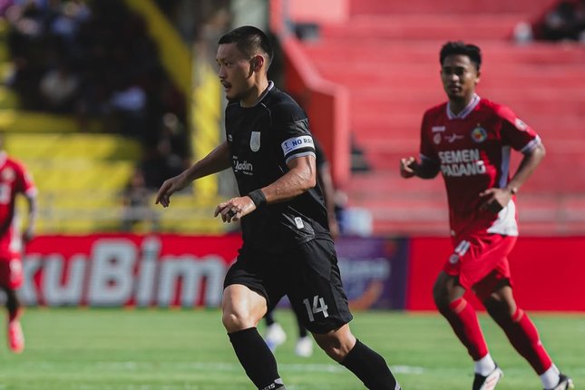 Persis Curi Gol Aksi Sho Yamamoto dalam laga Semen Padang vs Persis Solo di BRI Super League, Minggu (11/1/2026). (c) Persis Solo Official