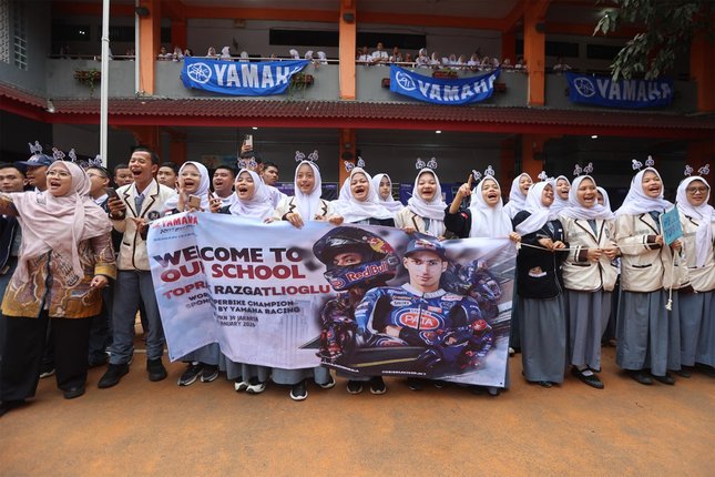 Para Siswa Antusias Sambut Toprak Razgatlioglu