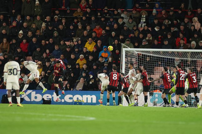 Gol Virgil van Dijk di laga Bournemouth vs Liverpool di pekan 23 Liga Inggris 2025/26, Minggu (25/01/2026). (c) AP Photo/Ian Walton