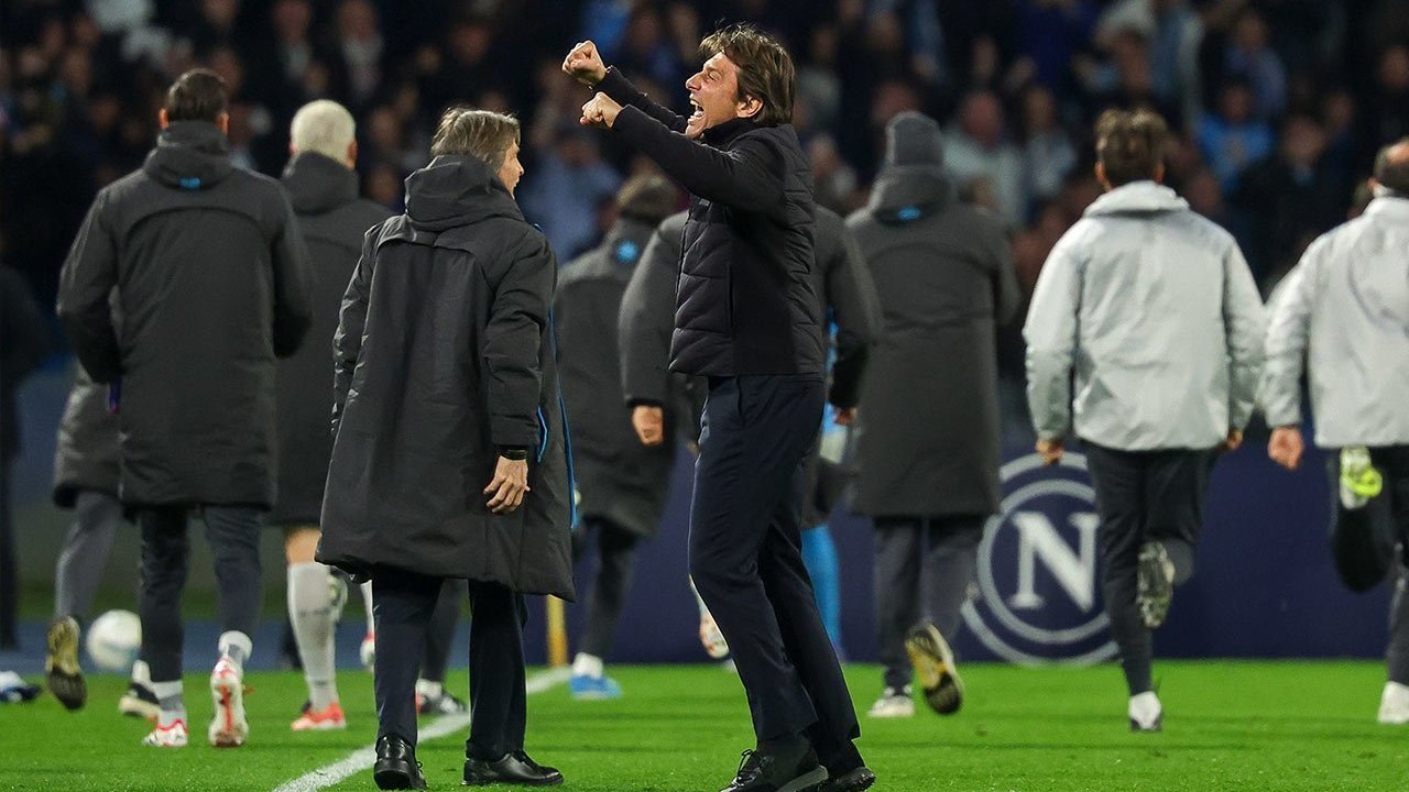 Ibaratkan Tinju, Conte Klaim Napoli Harusnya 'Menang Angka' Lawan Roma