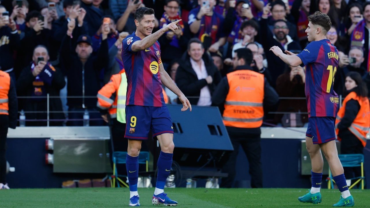 Douglas Costa Sarankan Robert Lewandowski Pindah ke Juventus