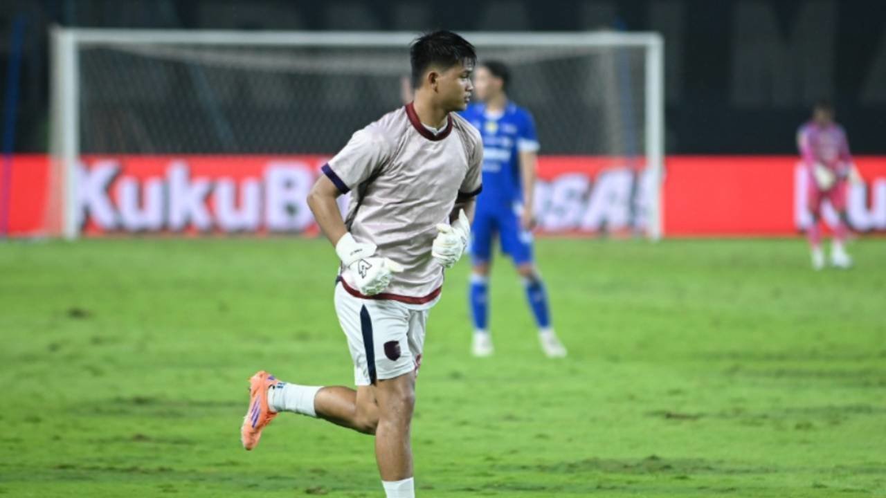 Hokky Caraka Jadi Kiper Dadakan Saat Persita Tumbang di Bandung Hokky Caraka Jadi Kiper Dadakan Saat Persita Tumbang di Bandung