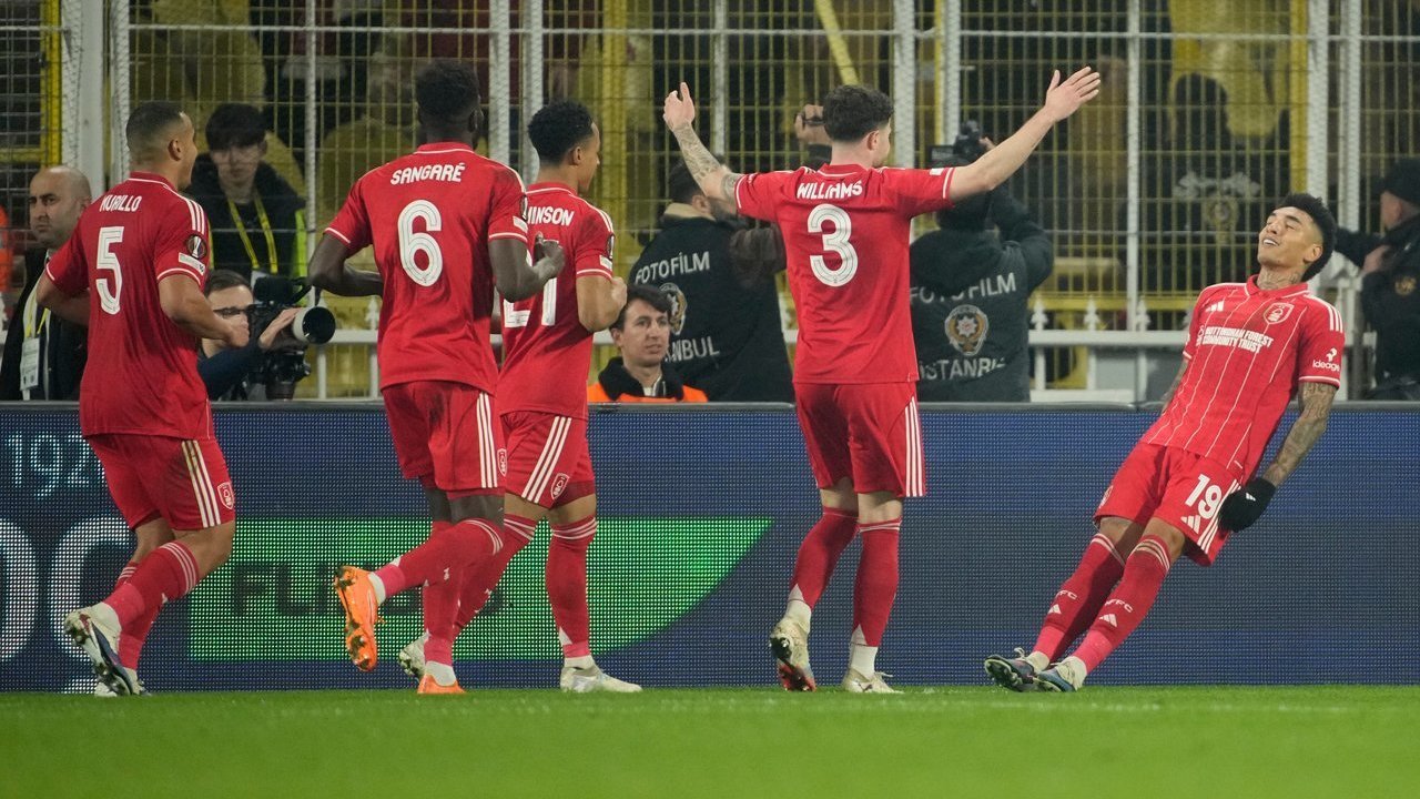 Rekap Hasil Liga Europa Tadi Malam: Celtic dan Lille Bernasib Nahas di Depan Publik Sendiri