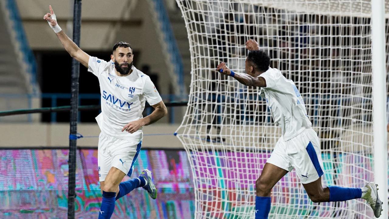 Debut Gila! Karim Benzema Langsung Hat-trick Saat Al Hilal Hancurkan Al Okhdood 6-0