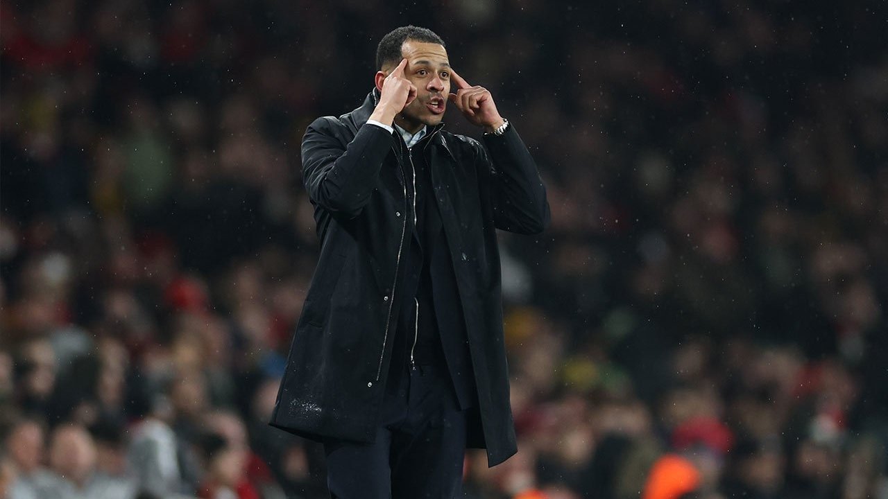 Terpeleset Lagi, Liam Rosenior Sebut Chelsea Harus Segera Berbenah