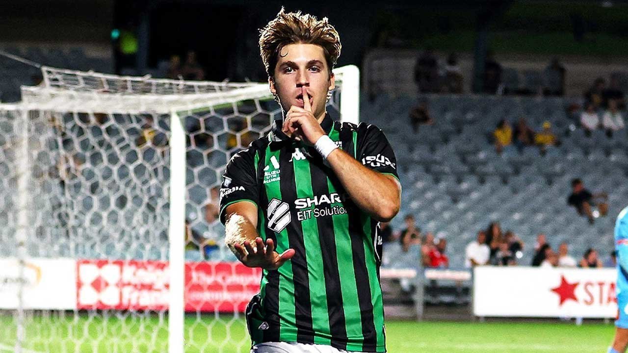 Luke Vickery Kirim Sinyal ke Timnas Indonesia: Winger Berdarah Medan yang Bisa Mainkan 3 Posisi di Lini Depan Luke Vickery Kirim Sinyal ke Timnas Indonesia: Winger Berdarah Medan yang Bisa Mainkan 3 Posisi di Lini Depan