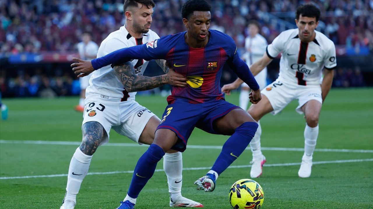 Man United Mengendus Peluang Transfer Alejandro Balde dari Barcelona Man United Mengendus Peluang Transfer Alejandro Balde dari Barcelona