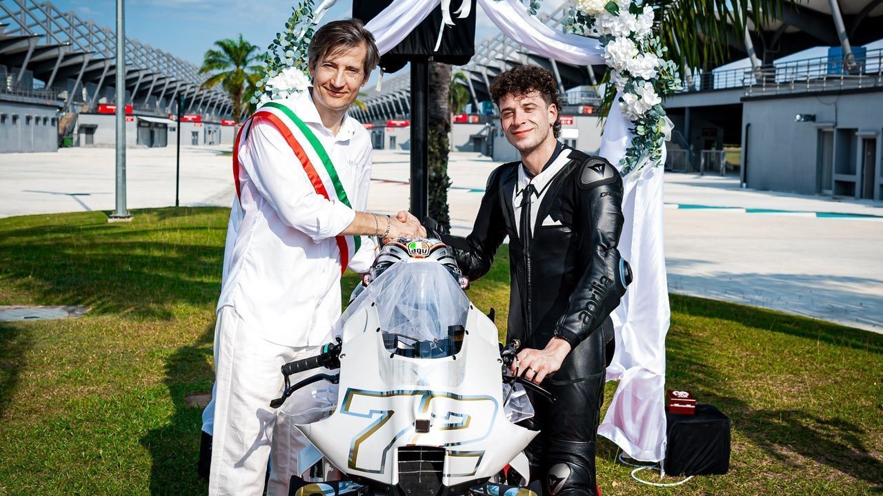 Akhirnya 'Menikah'! Marco Bezzecchi Perpanjang Kontrak Multi-tahunan dengan Aprilia di MotoGP