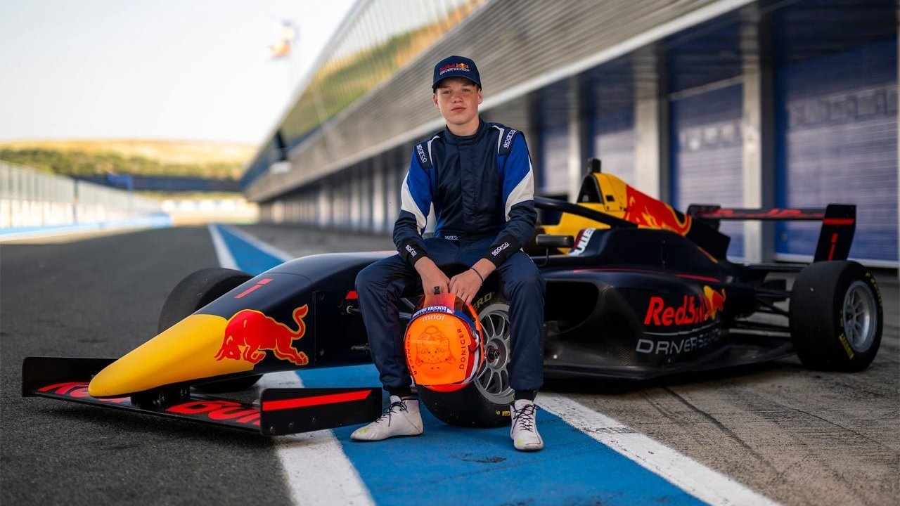 Bintang Baru Red Bull Muncul, Helmut Marko Prediksi Rocco Coronel Jadi Penerus Max Verstappen di Formula 1 Bintang Baru Red Bull Muncul, Helmut Marko Prediksi Rocco Coronel Jadi Penerus Max Verstappen di Formula 1
