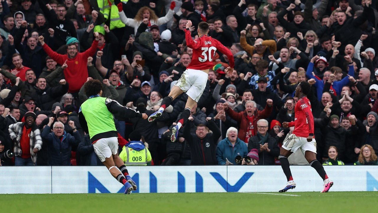 Rahasia Kebangkitan MU Versi Sesko: Gemuruh Old Trafford dan Magis Michael Carrick