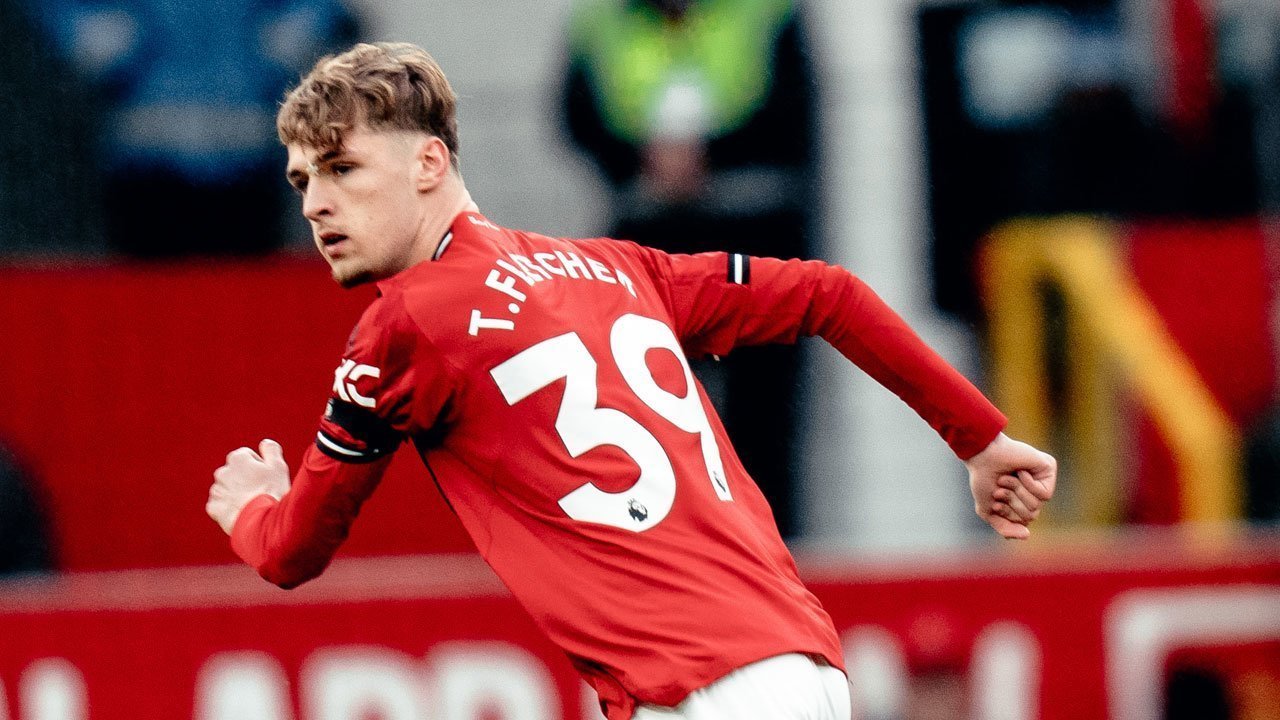 Diberi Debut oleh Michael Carrick, Putra Legenda MU ini Girang Bukan Kepalang!