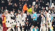 Murka! CEO Juventus Kecam Wasit 'Magang' di Liga Champions Usai Kartu Merah Lloyd Kelly