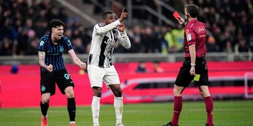 Kontroversi Derby D'Italia: Mengapa Wasit tak Melihat VAR pada Kartu Merah Pierre Kalulu?