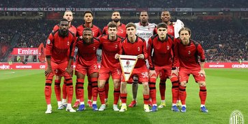 2 Laga, 4 Keputusan Kontroversial: AC Milan vs Wasit Liga Italia 2 Laga, 4 Keputusan Kontroversial: AC Milan vs Wasit Liga Italia