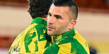 Respek! Kiper Nantes Pura-pura Cedera demi Bantu Rekan Setim Buka Puasa Ramadan