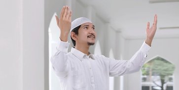 Pulang Kerja Langsung Tarawih? Grooming Sat-Set Ini Bikin Cowok Tetap Rapi