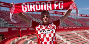 Karier Tertahan, Cinta Berlabuh: Donny van de Beek Bertunangan di Tengah Masa Sulit di Girona