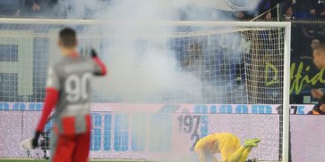 Kabar Oknum Pelempar Flare ke Arah Emil Audero: 3 Jarinya Putus Karena Ledakan