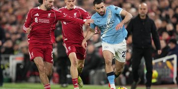 Szoboszlai Skors, Frimpong Masih Cedera, Liverpool Krisis Bek!