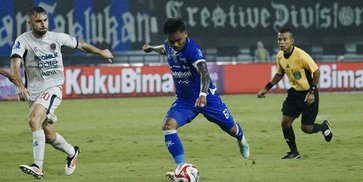 Hasil Persib vs Persita: Menang 1-0 dan Diwarnai Kartu Merah, Pangeran Biru Nyaman di Puncak Klasemen