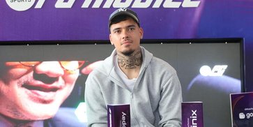 Ngabuburit di Blok M, Shayne Pattynama Blak-blakan soal BRI Super League: Menuntut Fisik dan Cepat, tapi Kualitas Kompetisi Sangat Bagus