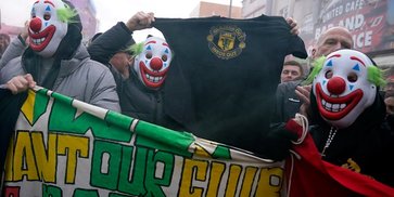 5 Poin Tuntutan Suporter Man United dalam Demo Sebelum Laga Lawan Fulham: Jangan Sering Ganti Pelatih! 5 Poin Tuntutan Suporter Man United dalam Demo Sebelum Laga Lawan Fulham: Jangan Sering Ganti Pelatih!