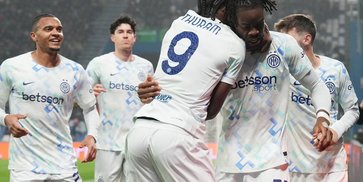 Manchester United Intip Peluang untuk Daratkan Bek Tangguh Inter Milan Ini?