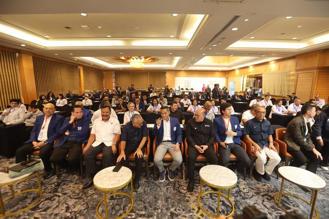 Ketua Umum Akuatik Indonesia, Anindya Bakrie, hadir di acara Rapat Kerja Nasional Akuatik Indonesia, Sabtu (28/2/2026). (c) Bola.com/M Iqbal Ichsan