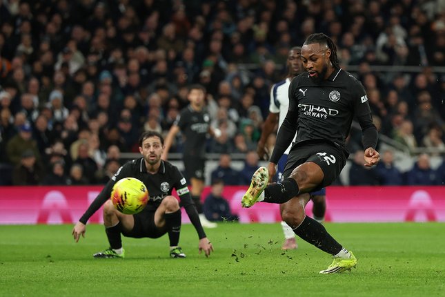 Winger Manchester City, Antoine Semenyo saat mencetak gol ke gawang Tottenham, 1 Februari 2026. (c) AP Photo/Richard Pelham