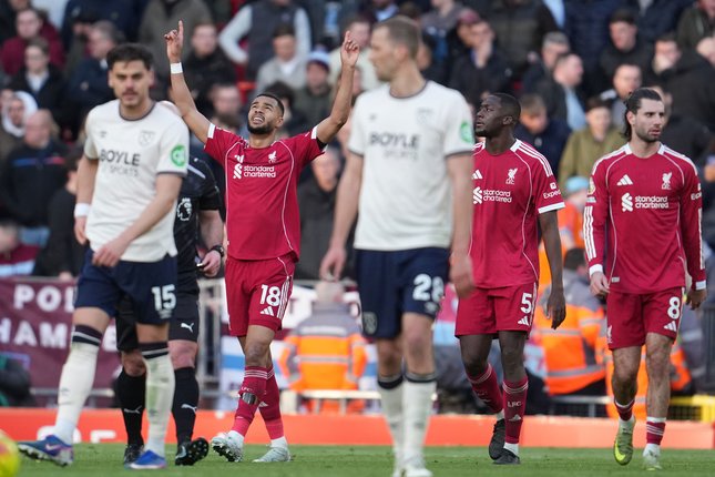 Cody Gakpo merayakan golnya di laga Liverpool vs West Ham di Liga Inggris, Sabtu (28/02/2026). (c) AP Photo/Jon Super