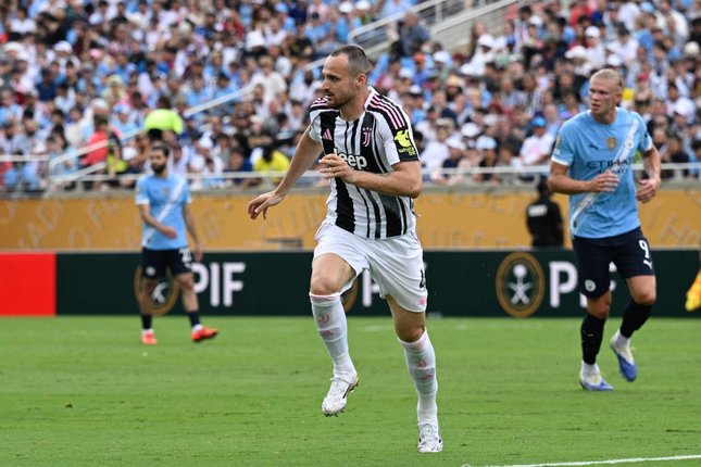 Juventus Pastikan Cedera Gatti Tidak Serius Pemain Juventus, Federico Gatti dalam pertandingan melawan Manchester City di Piala Dunia Antarklub, Jumat (27/6/2025). (c) AP Photo/Phelan M. Ebenhack