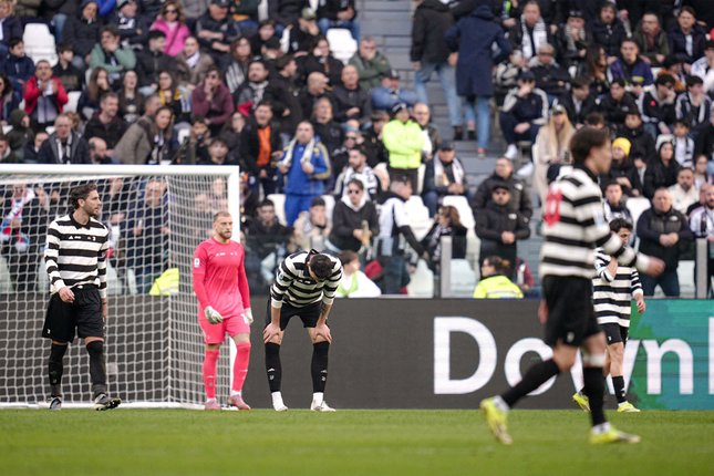 Rentetan Hasil Buruk dan Rapuhnya Lini Belakang