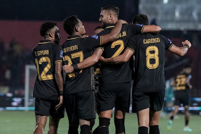 Pertandingan Semen Padang vs Malut United