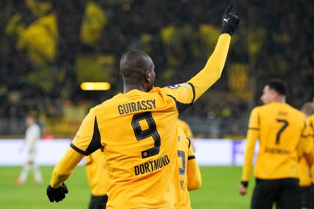 Pemain Borussia Dortmund, Serhou Guirassy, bereaksi usai mencetak gol dalam laga leg pertama playoff fase gugur Liga Champions antara Borussia Dortmund melawan Atalanta, Rabu (18/2/2026) (c) AP Photo/Martin Meissner