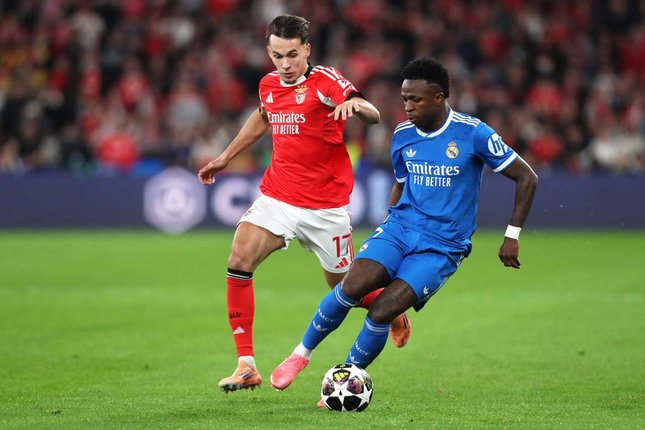 2. Dugaan Rasisme dan Laga Terhenti 10 Menit