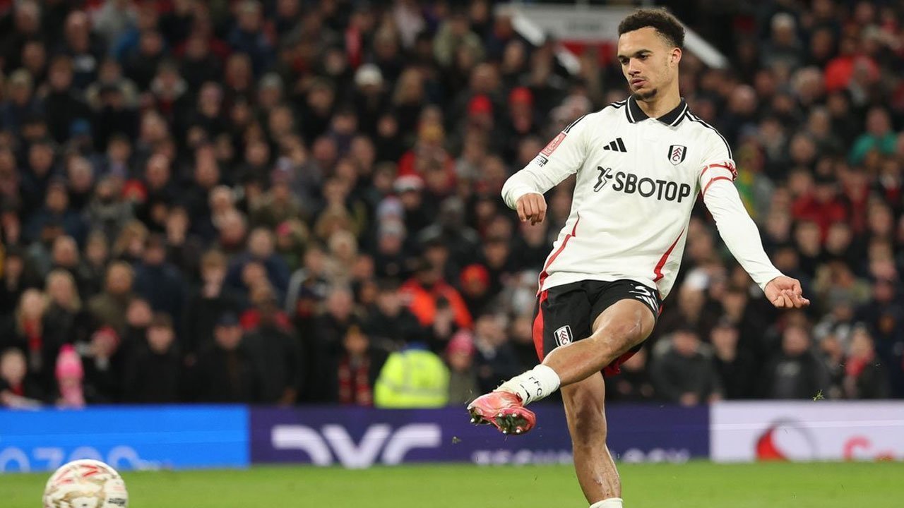 Manchester United Masukkan Nama Antonee Robinson dalam Daftar Belanja