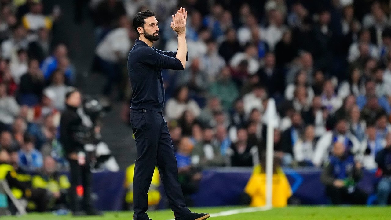 Bantahan Keras Alvaro Arbeloa Soal 'Anak Emas' di Real Madrid: Tak Ada Pemain Titipan di Sini! Bantahan Keras Alvaro Arbeloa Soal 'Anak Emas' di Real Madrid: Tak Ada Pemain Titipan di Sini!