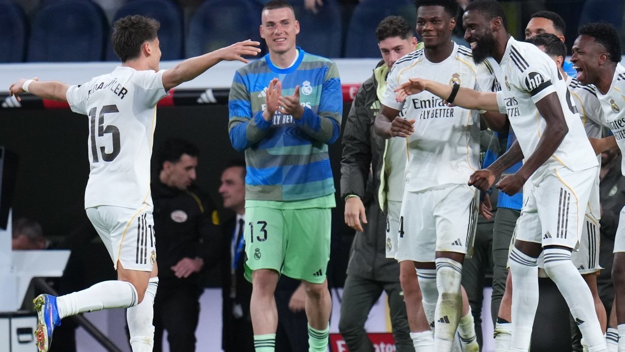 Gol Spektakuler Arda Guler! Tembakan Jarak Jauh 68,6 Meter dari Tengah Lapangan Gol Spektakuler Arda Guler! Tembakan Jarak Jauh 68,6 Meter dari Tengah Lapangan