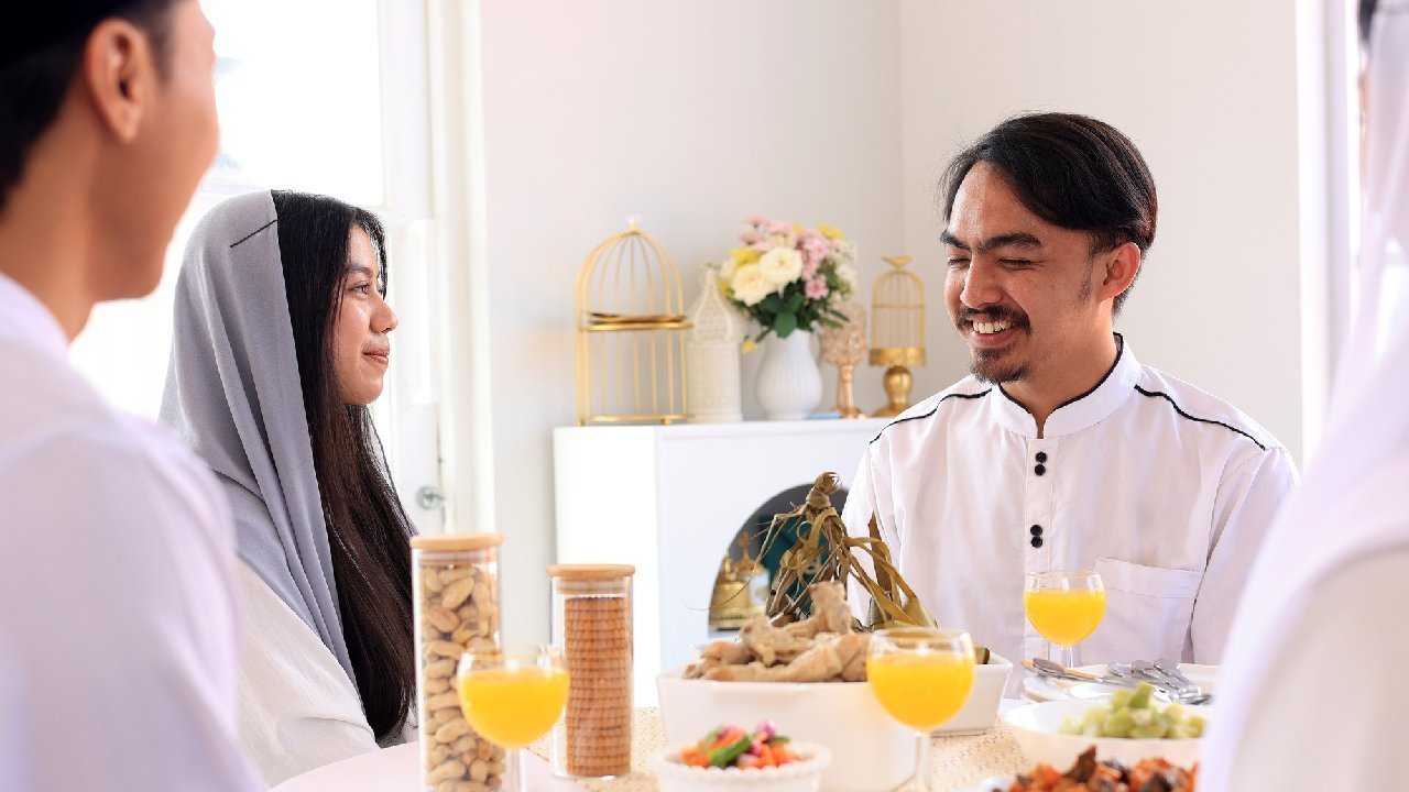 Wangi Sampai Tarawih? Ini Trik Parfum Biar Tetap Fresh Saat Bukber