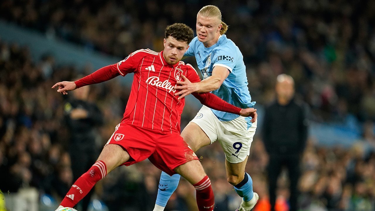 Manchester United Kepincut Mantan Bek Liverpool Ini? Manchester United Kepincut Mantan Bek Liverpool Ini?