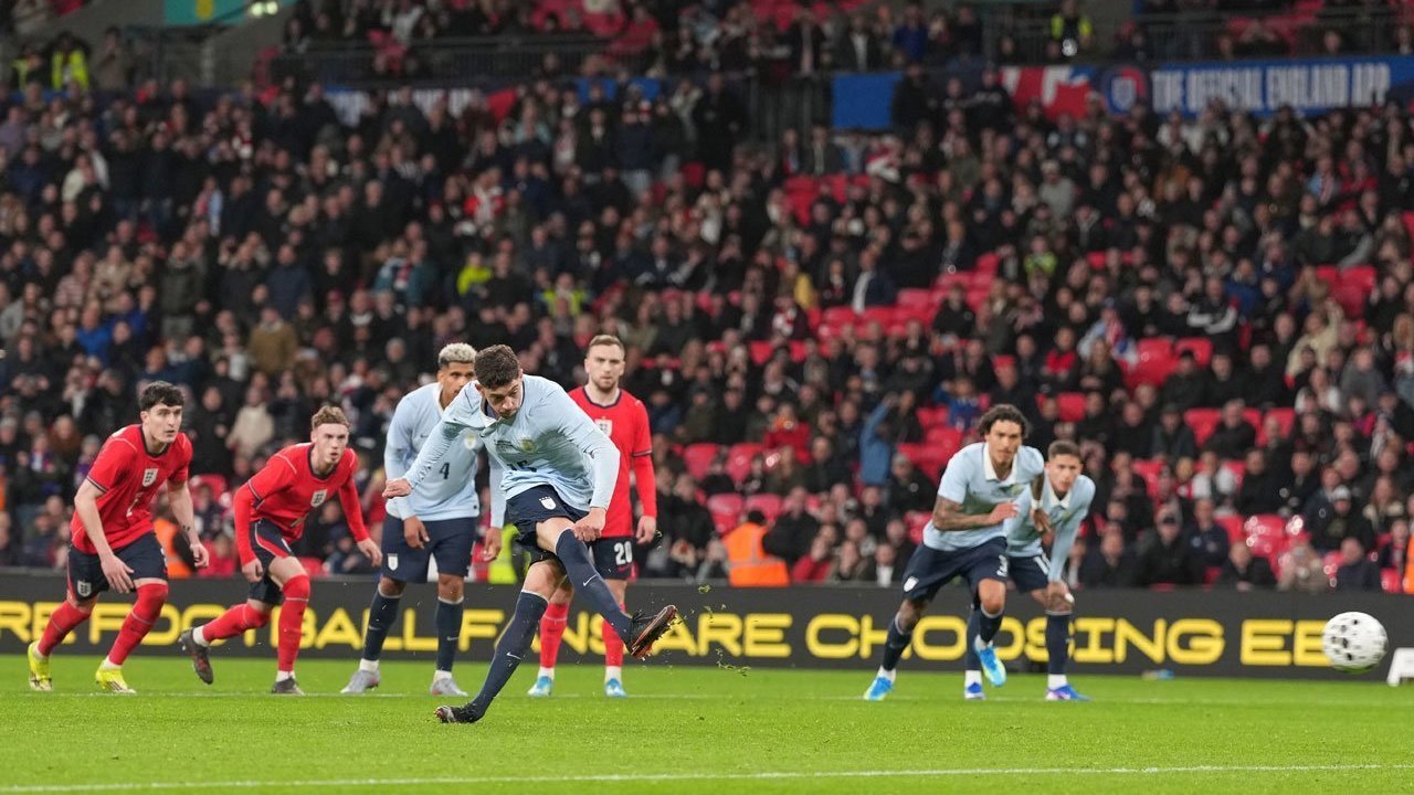 Hasil Inggris vs Uruguay: Blunder Bek Arsenal Bikin The Three Lions Batal Raih Kemenangan Hasil Inggris vs Uruguay: Blunder Bek Arsenal Bikin The Three Lions Batal Raih Kemenangan