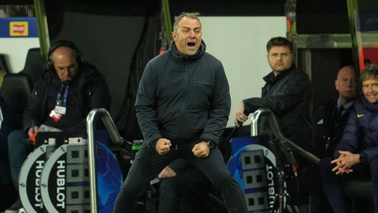 Newcastle vs Barcelona: Frustrasinya Hansi Flick Lihat Permainan Blaugrana