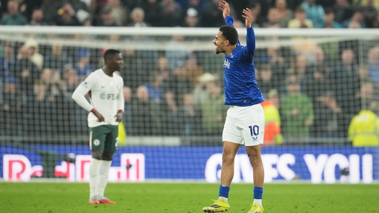 Iliman Ndiaye Siap Buka Hati untuk Manchester United?